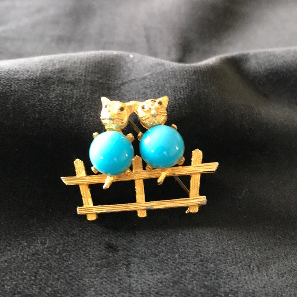 Trifari vintage pin